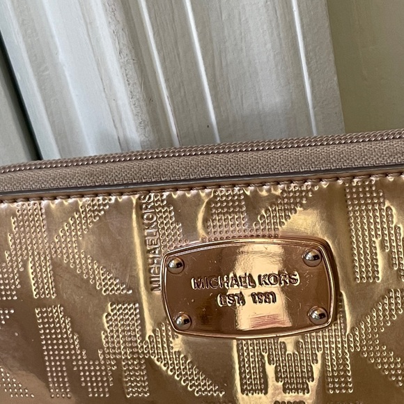 Michael Kors zip Around Rose Gold Wallet EUC - Picture 2 of 9